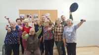4. Uczestnicy Klubu Seniora podczas zajęć