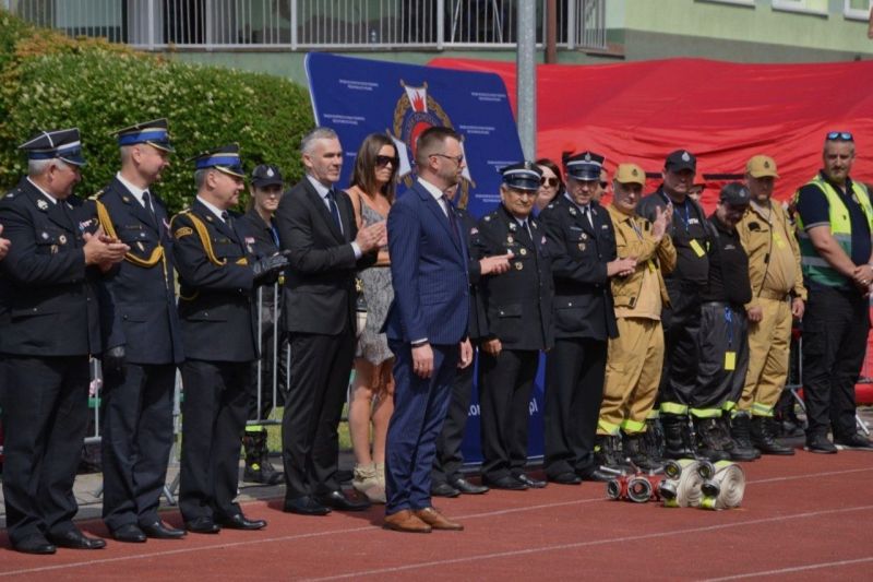 Rozpoczęćie zawodów przedstawienie gości na pierwszym planie Burmistrz Miasta i Gminy Skepe