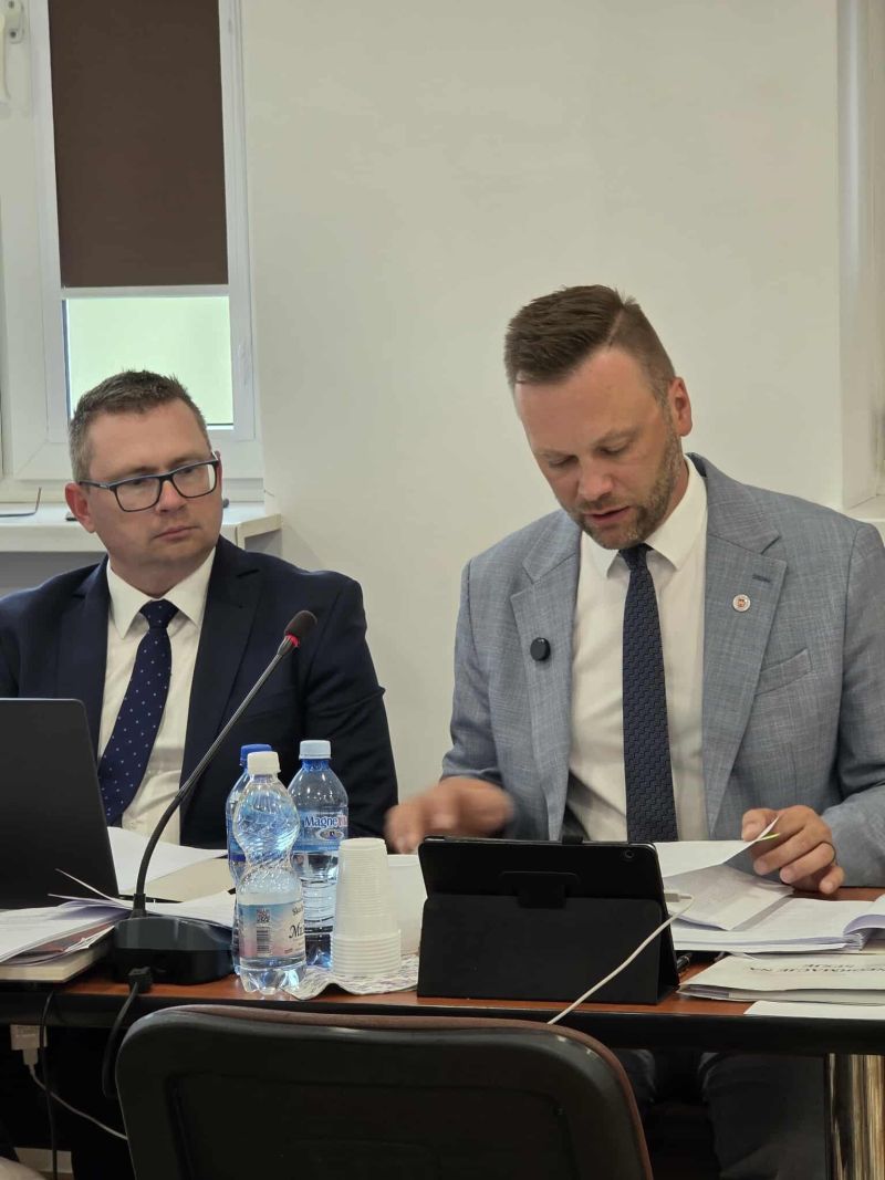Burmistrz oraz Zastępca Burmistrza podczas obrad sesji.