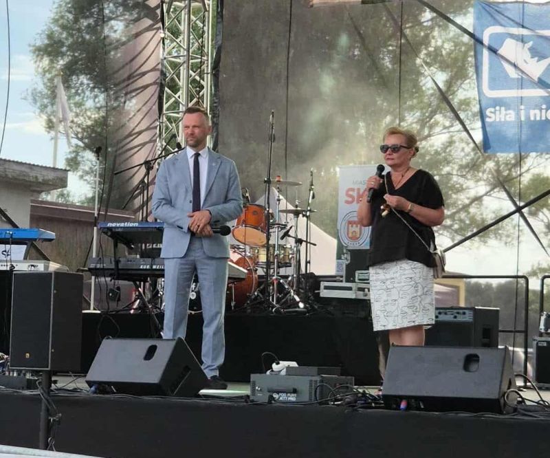 3. Przemówienie na scenie Pani Minister Małgorzaty Baranowskiej i Burmistrza Miasta i Gminy Skępe