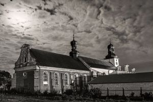 zdjęcie przedstawia klasztor w Skępem